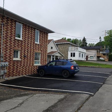 Downtown Apartment Next To Highway Netflix+Wifi Edmundston Zewnętrze zdjęcie