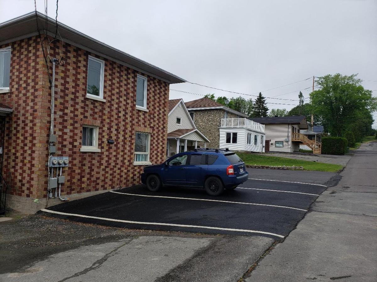 Downtown Apartment Next To Highway Netflix+Wifi Edmundston Zewnętrze zdjęcie